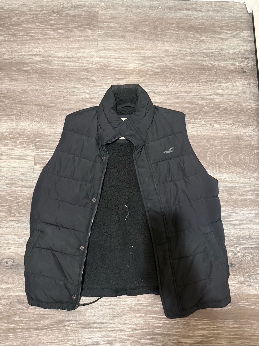 Hollister Men’s Black Puffer Vest